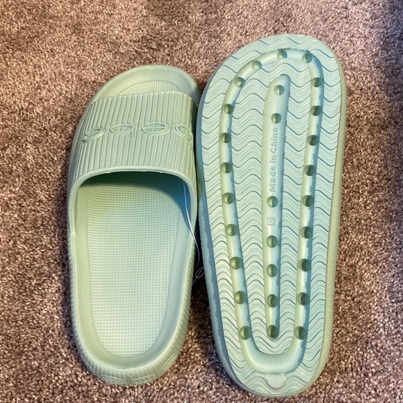 bebe Malga pool slide sandal with bebe logo for casual look - Picture 8 of 10